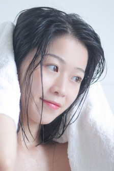 美女扒开尿口让男人桶进